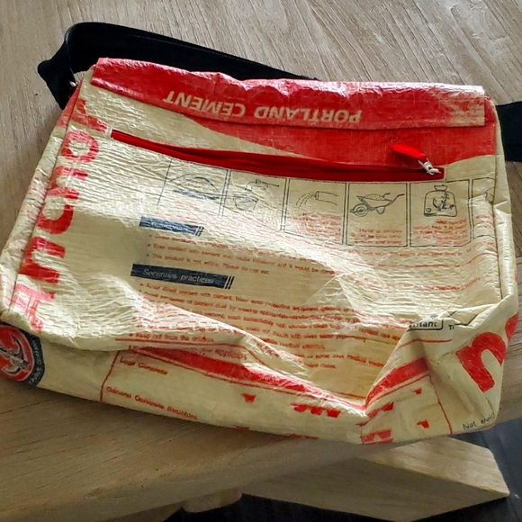 Upcycled messenger bag - Picture 2 of 5